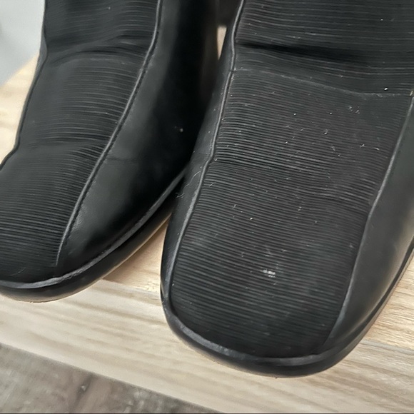 Donald J Pliner Black Leather Zip Back Square Toe Heels 8 - Picture 7 of 7